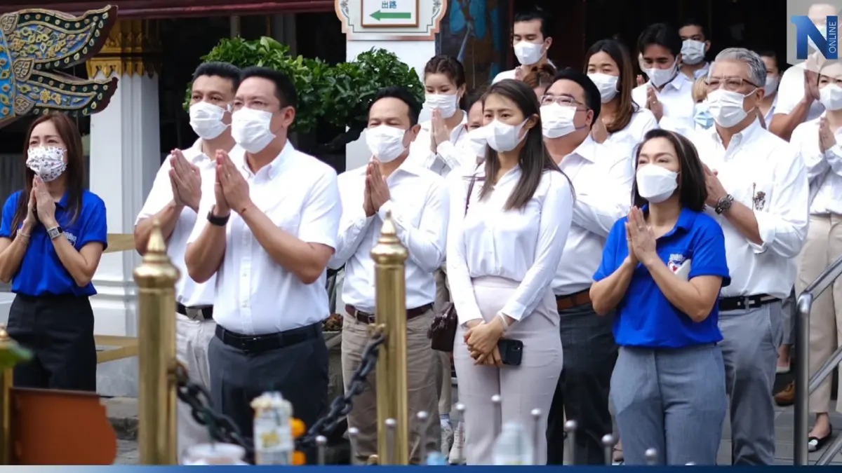 ก่อนเข้า! ภท."พุทธิพงษ์" ควง 5 อดีต ส.ส.กทม.ไหว้ศาลหลักเมือง ก่อนเข้า! ภท."พุทธิพงษ์" ควง 5 อดีต ส.ส.กทม.ไหว้ศาลหลักเมือง