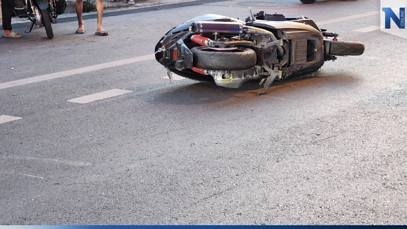 หนุ่มวัย 22 ซิ่งจยย. เฉี่ยวรถ 2 สาวล้ม ดับ 1 สาหัส 1