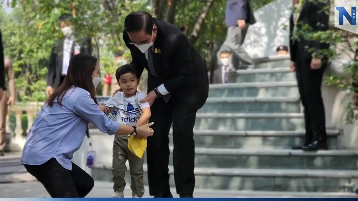 “บิ๊กตู่” อารมณ์ดี ทักลูกนักข่าว เจอทักเป็น "พล.อ.อนุพงษ์" ถึงกับไปไม่ถูก “บิ๊กตู่” อารมณ์ดี ทักลูกนักข่าว เจอทักเป็น "พล.อ.อนุพงษ์" ถึงกับไปไม่ถูก