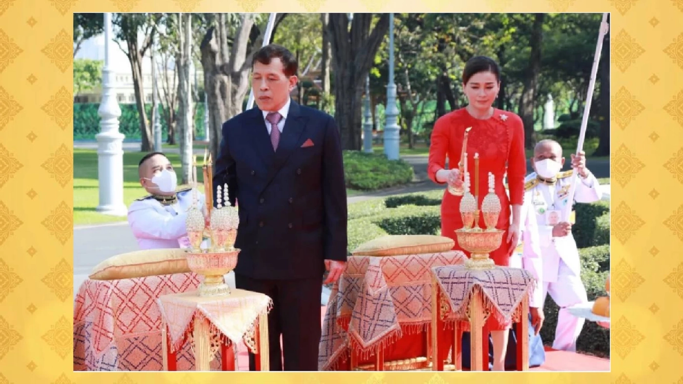 ในหลวง-พระราชินี ทรงประกอบพิธีสังเวยพระป้าย เทศกาลตรุษจีน 2566