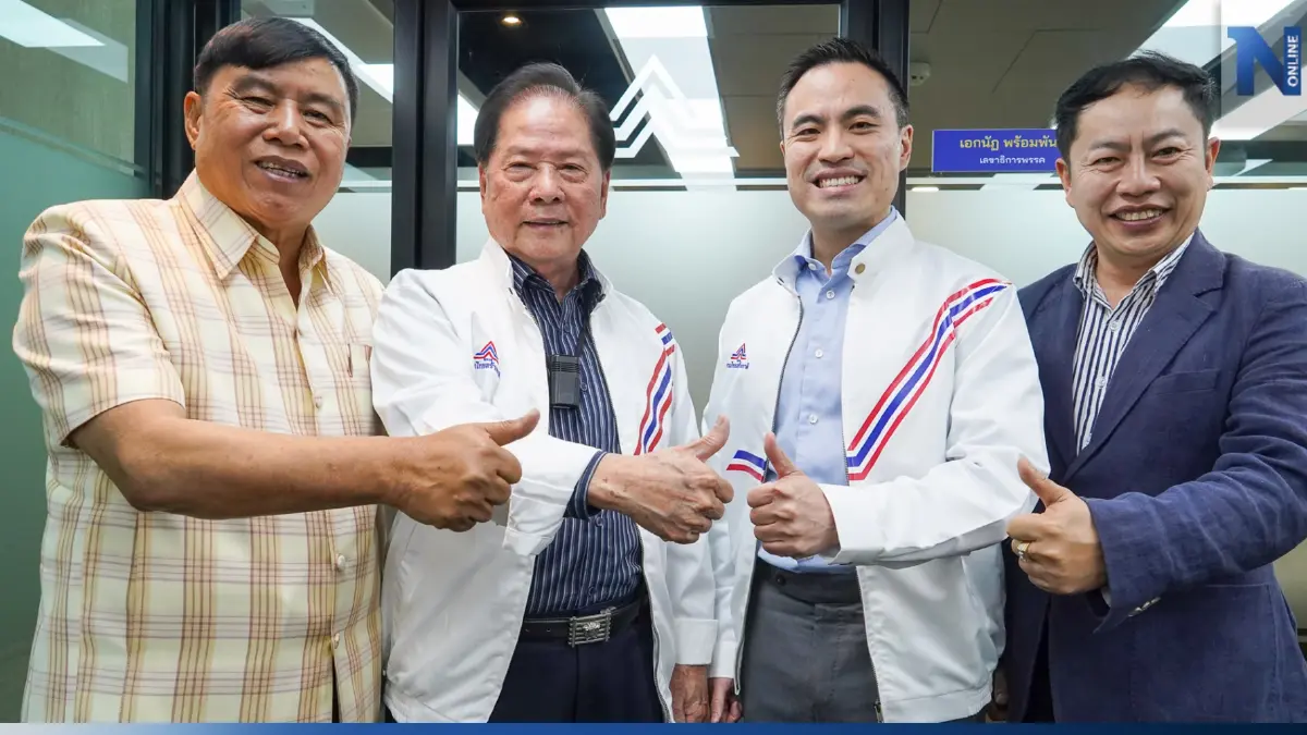 “สัมพันธ์ เลิศนุวัฒน์” อุ้ม ลูกสาว สวมเสื้อรทสช. หนุน “บิ๊กตู่” เป็นนายกฯ