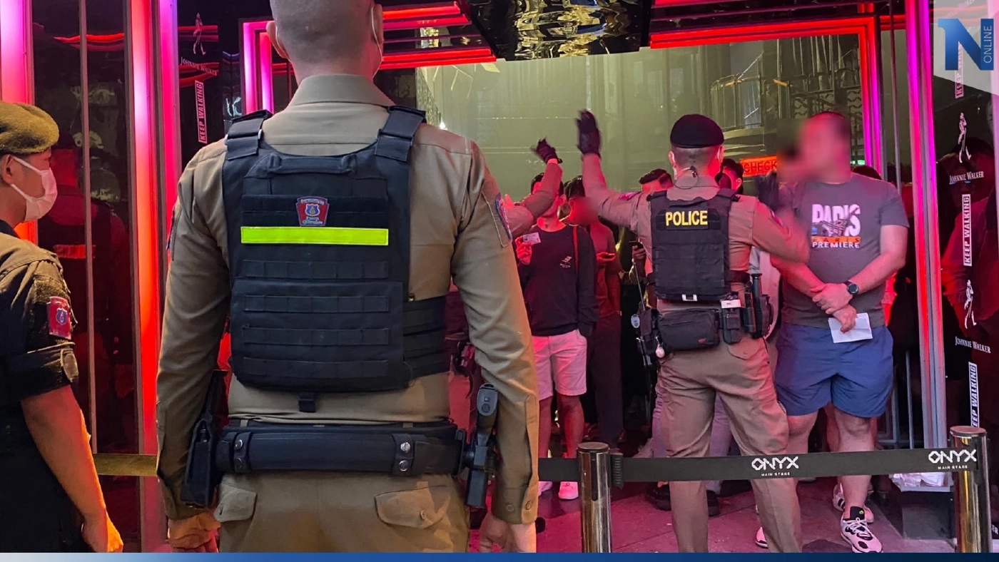 ตร.บูรณาการกำลัง ตรวจค้นผับแหล่งฟอกเงิน “มาเก๊า 888” พบยาเสพติดเกลื่อน