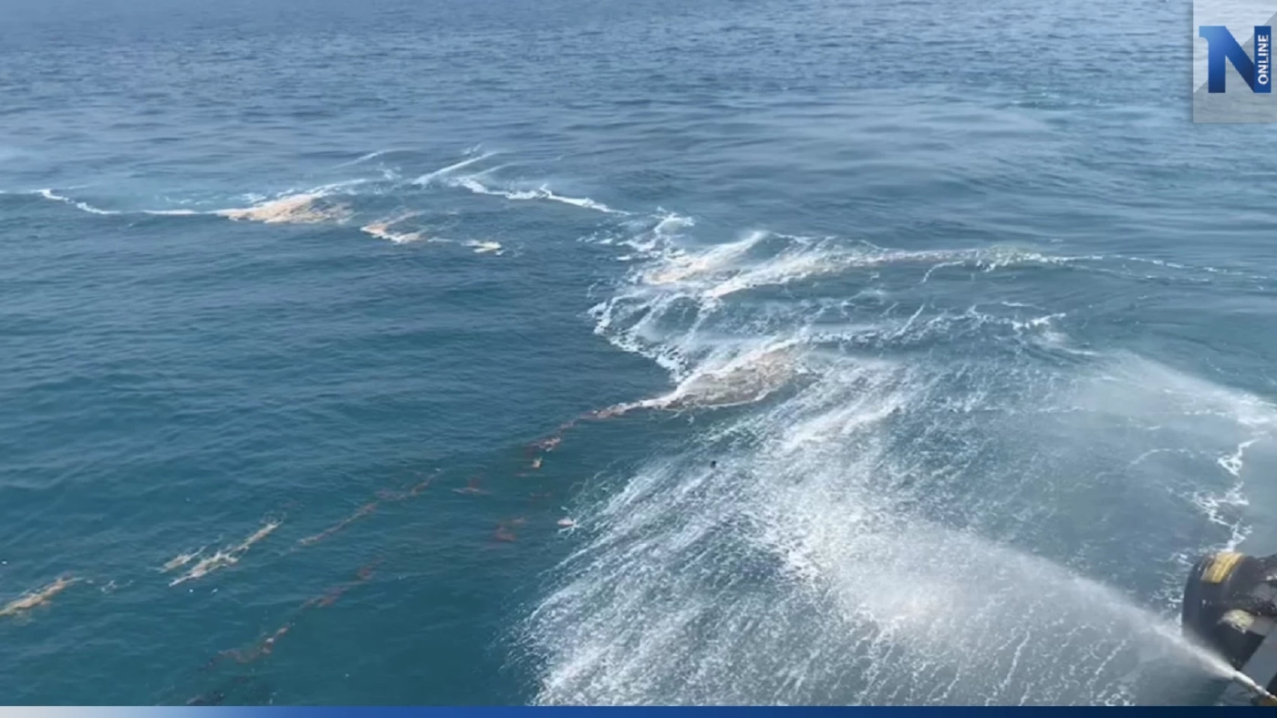 ชาวประมงผงะ เจอคราบน้ำมันลอยทะเลระยอง ศรชล. เร่งเข้าน้ำยากำจัดคราบ