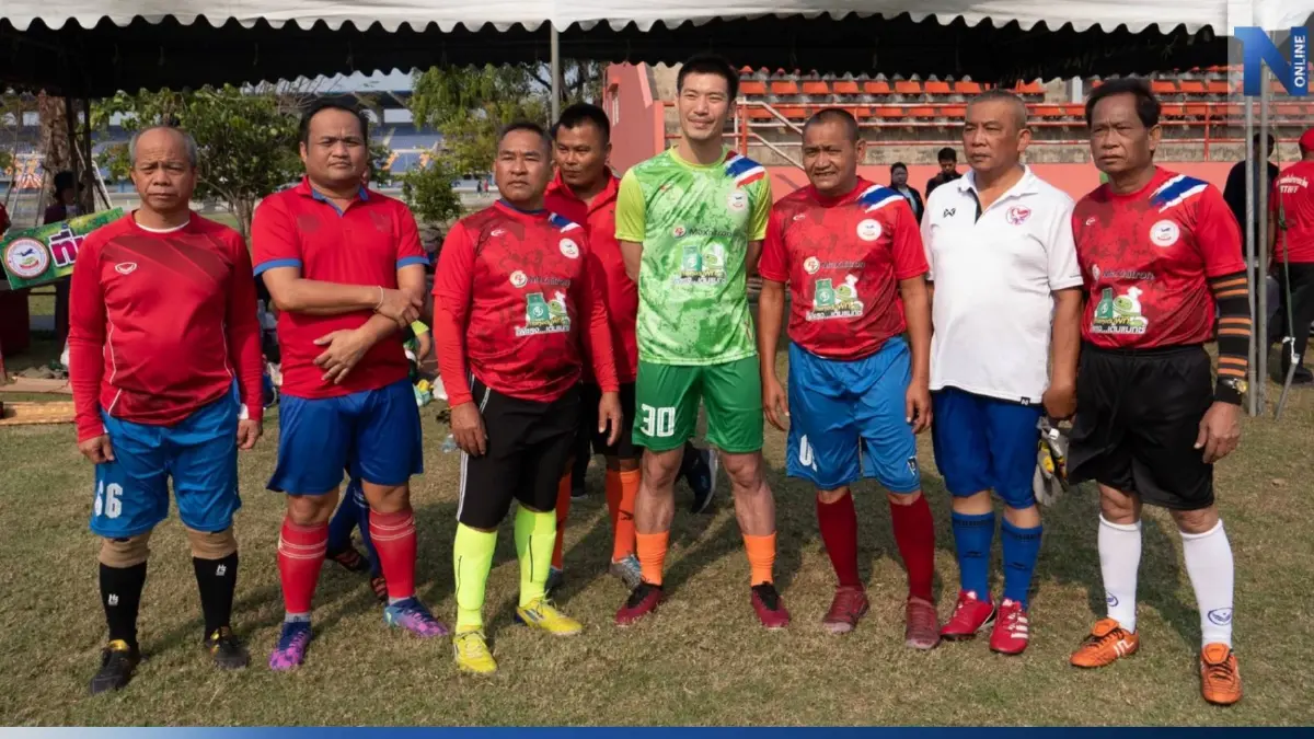 “ธนาธร” ร่วมเตะบอลสมาคมแท็กซี่ฯ ให้กำลังใจผ่านวิกฤตหนี้โควิด-แก๊สแพง