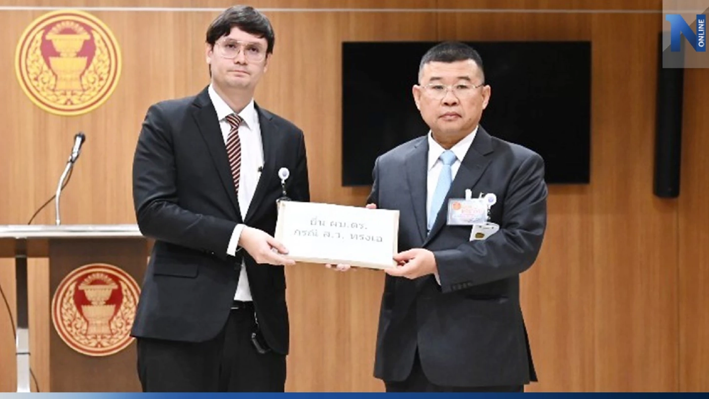 “รังสิมันต์ โรม” ยื่นหลักฐานเพิ่มเติม ผบ.ตร. เอาผิด “ส.ว.ทรงเอ”