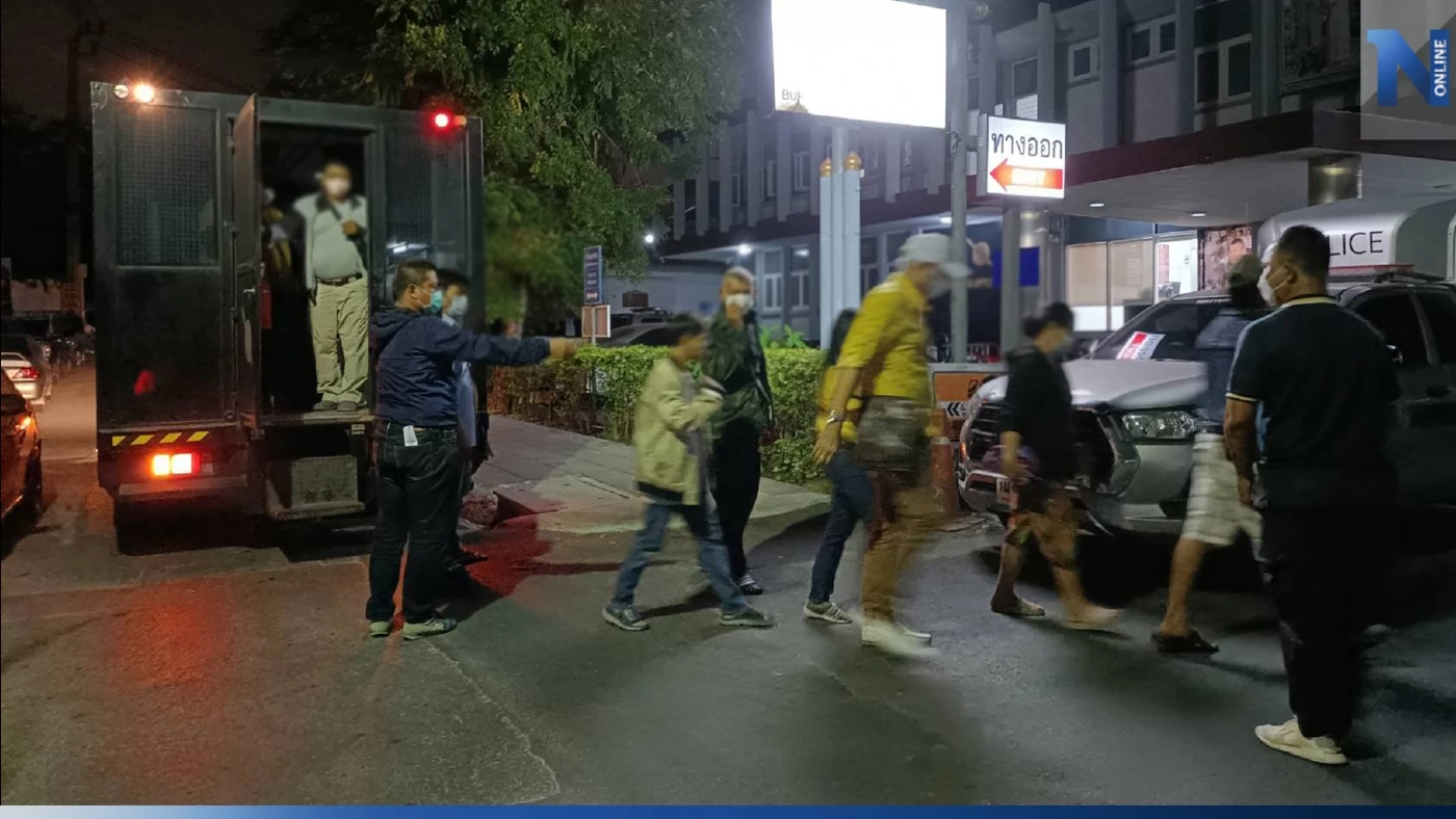 ตำรวจทลายบ่อนไฮโลตลาดพระ ย่านบุปผาราม รวบนักพนันได้ 45 คน