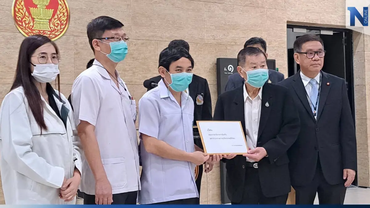 "หมอสุภัทร"ยื่นหนังสือ"เสรีพิศุทธิ์" ขอความเป็นธรรมโดนสั่งย้าย "หมอสุภัทร"ยื่นหนังสือ"เสรีพิศุทธิ์" ขอความเป็นธรรมโดนสั่งย้าย