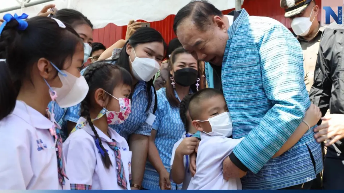 พลังประชารัฐ มาแรง! กระแส "ลุงป้อม ฟีเวอร์" ประชาชน ถูกใจ “ป้อม 700” พลังประชารัฐ มาแรง! กระแส "ลุงป้อม ฟีเวอร์" ประชาชน ถูกใจ “ป้อม 700”