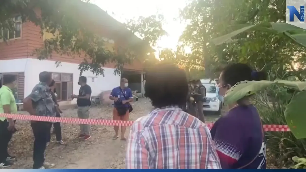 สยอง! หนุ่มใหญ่คลั่งยา คว้ามีดปาดคอแม่ดับคาชามข้าว ตร.กำลังเร่งล่าตัว สยอง! หนุ่มใหญ่คลั่งยา คว้ามีดปาดคอแม่ดับคาชามข้าว ตร.กำลังเร่งล่าตัว