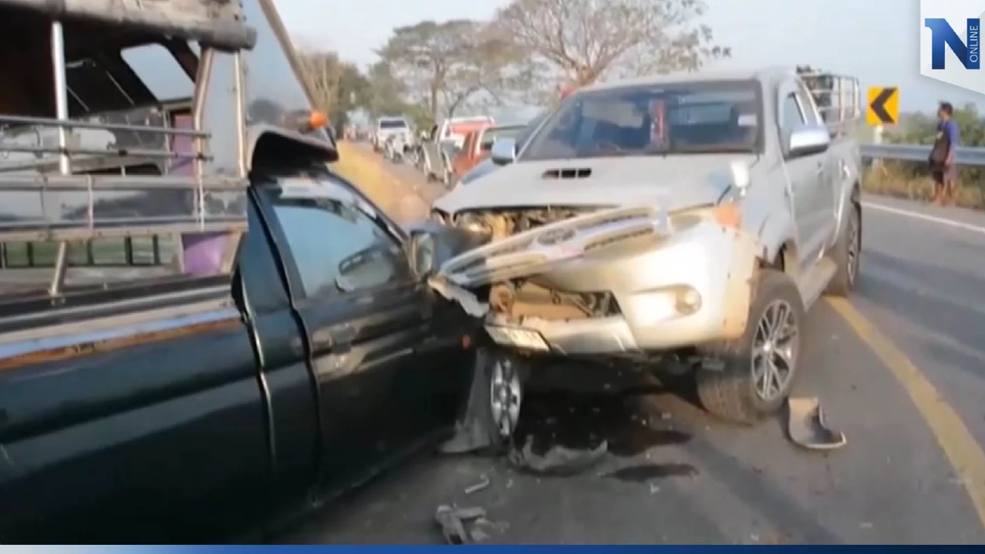 กระบะผู้ใหญ่บ้านหลุดโค้ง ประสานงารถรับส่งนักเรียน เจ็บเพียบ กระบะผู้ใหญ่บ้านหลุดโค้ง ประสานงารถรับส่งนักเรียน เจ็บเพียบ