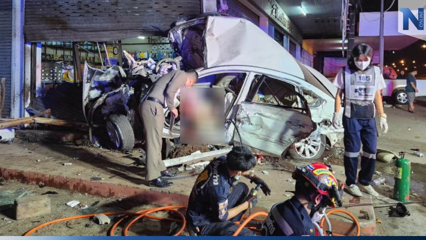 นศ.แพทย์ ม.ดัง ขอนแก่น ซิ่งเก๋งชนป้ายบอกทาง-อาคารพาณิชย์ ดับสลด