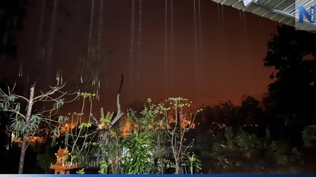 แม่ฮ่องสอนฝนถล่ม ช่วยไฟป่าดับสนิท แต่กลับมีบ้านเรือนราษฎรถูกไฟไหม้ แม่ฮ่องสอนฝนถล่ม ช่วยไฟป่าดับสนิท แต่กลับมีบ้านเรือนราษฎรถูกไฟไหม้