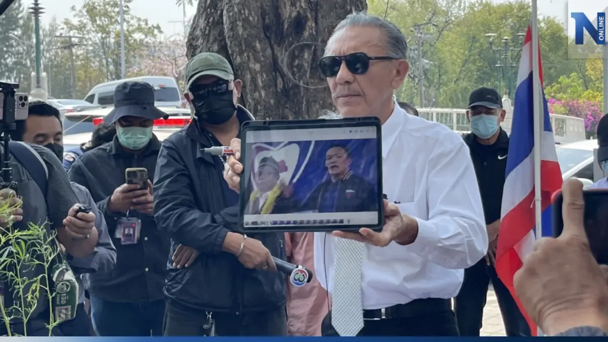 "ชูวิทย์" บุกทำเนียบ ทำกิจกรรมต้านกัญชาเสรี ประกาศถล่มบุรีรัมย์ - ล้มอนุทิน