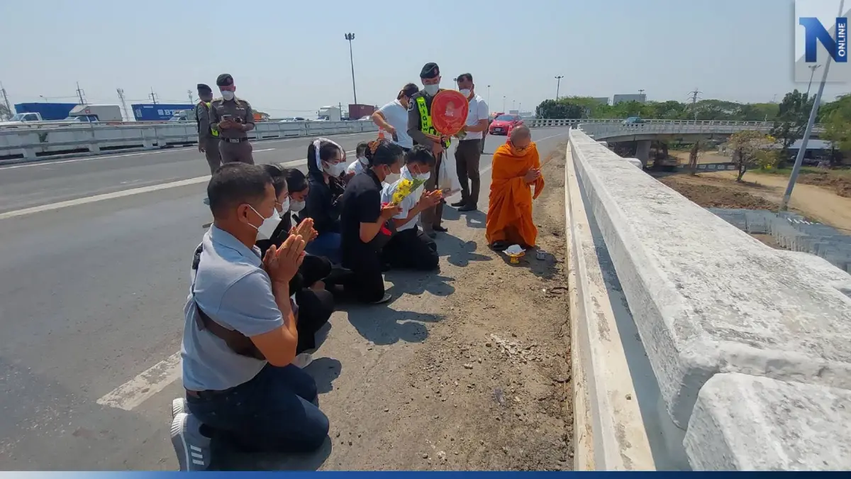 ครอบครัวเศร้า เชิญวิญญาณ "หมู่หนุ่ม" บนสะพานข้ามแยกลำลูกกา ครอบครัวเศร้า เชิญวิญญาณ "หมู่หนุ่ม" บนสะพานข้ามแยกลำลูกกา
