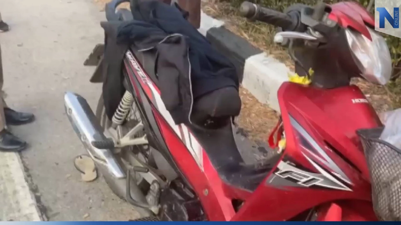 สลด 3 พ่อแม่ลูกจอดจยย.ติดไฟแดง พอออกตัว พ่อตกรถ-ถูกรถบรรทุกเหยียบดับ