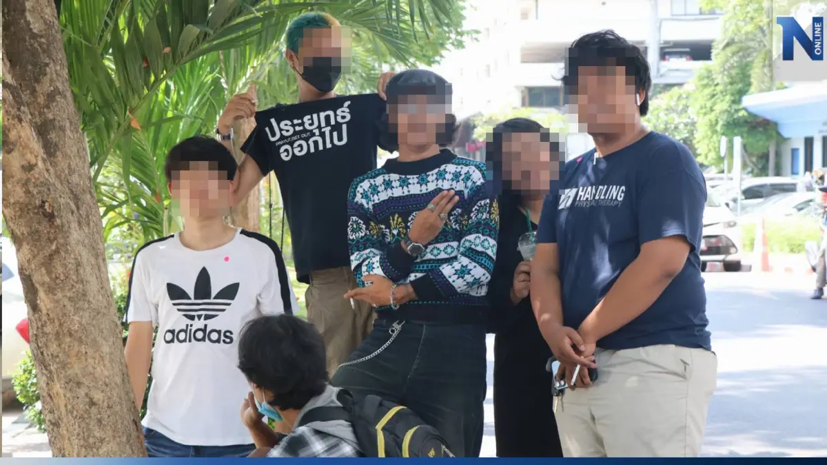 ศาลสั่งจำคุก "REDEM" ก่อความวุ่นวาย กดดันศาล ปล่อยตัว "เพนกวิน" คนละ 3 ปี ศาลสั่งจำคุก "REDEM" ก่อความวุ่นวาย กดดันศาล ปล่อยตัว "เพนกวิน" คนละ 3 ปี