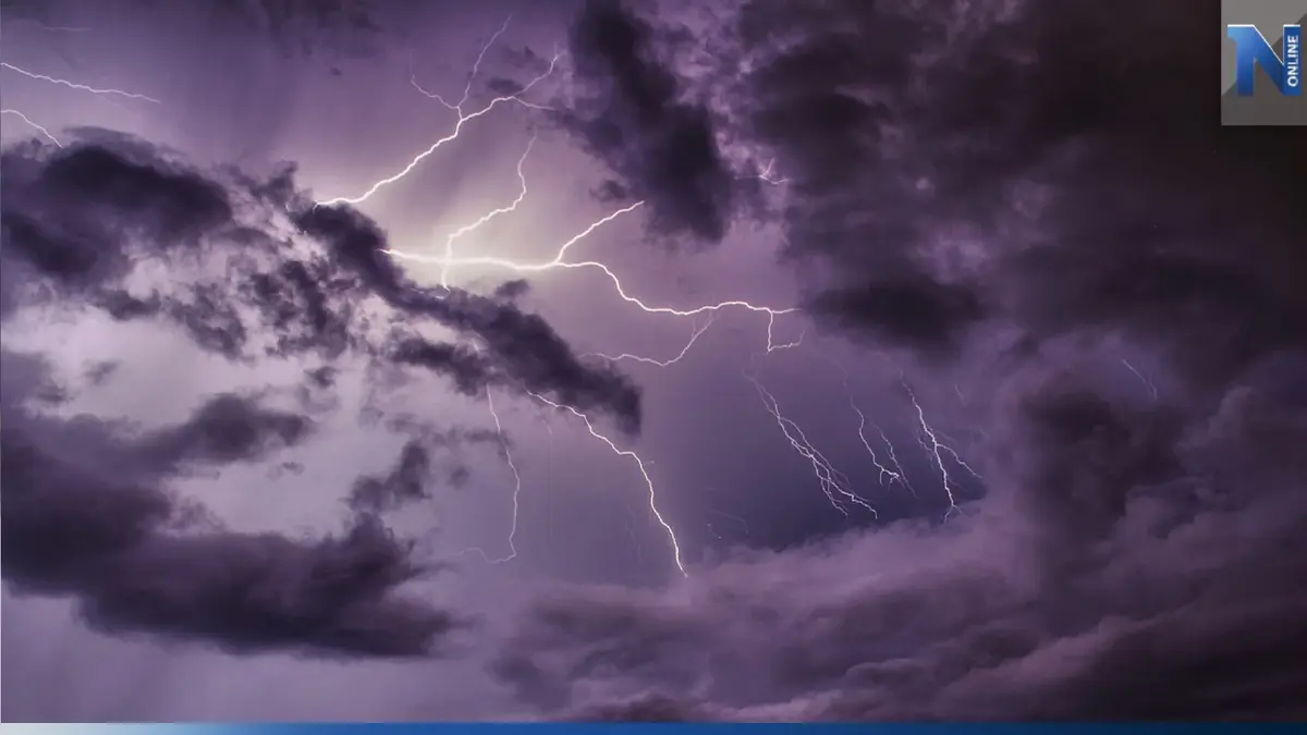 พยากรณ์อากาศ กรมอุตุฯเตือน 20 จว. มี "ฝนฟ้าคะนอง" และ "ลมกระโชกแรง" พยากรณ์อากาศ กรมอุตุฯเตือน 20 จว. มี "ฝนฟ้าคะนอง" และ "ลมกระโชกแรง"