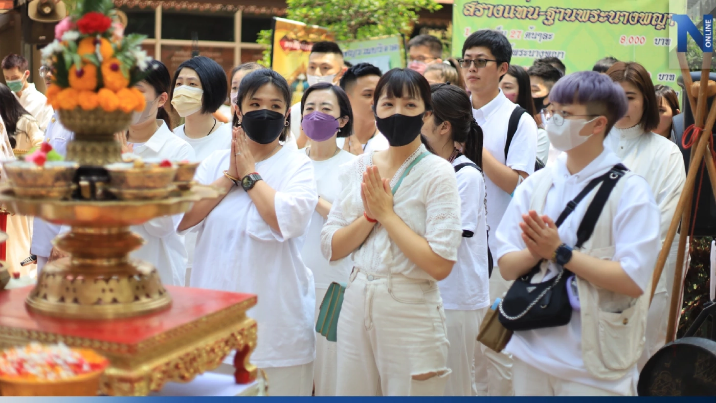 ปังไม่ไหว! ชาวไต้หวันสายมู แน่นวัดดังพิษณุโลก สร้างวัตถุมงคลกลับไปบูชา