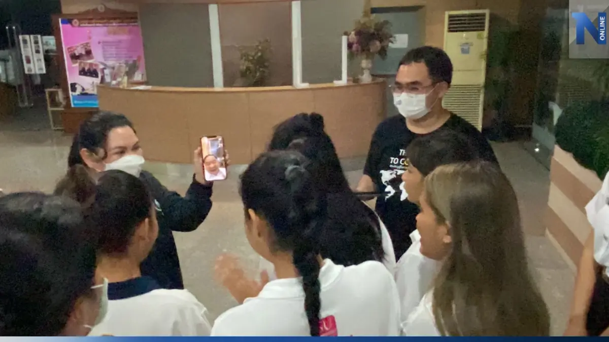 “ลุงป้อม” ยิ้มหวานรับปาก ร่วมพิธีกีฬาสี “หูกวางเกมส์” หลังเจอนศ.อ้อนขอกอด