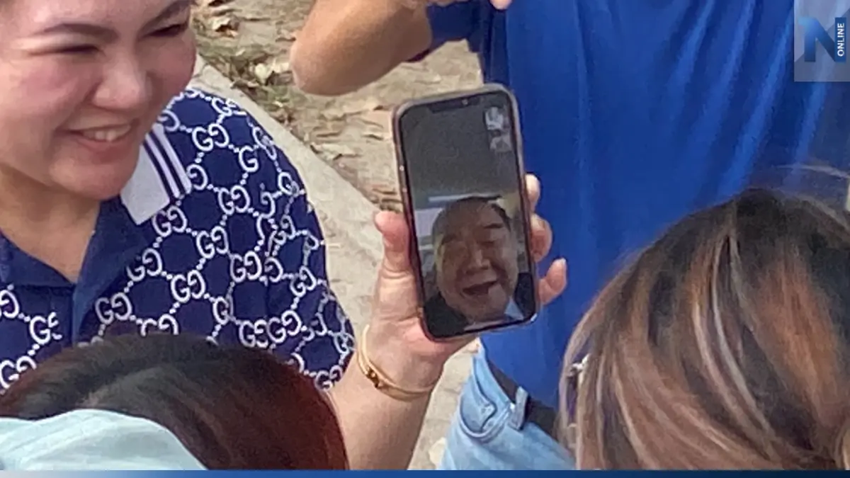 "ลุงป้อม" ใจละลายเจอ "นศ.อ้อน" เป็นกำลังใจให้-ขอให้ได้เป็นนายกฯ "ลุงป้อม" ใจละลายเจอ "นศ.อ้อน" เป็นกำลังใจให้-ขอให้ได้เป็นนายกฯ