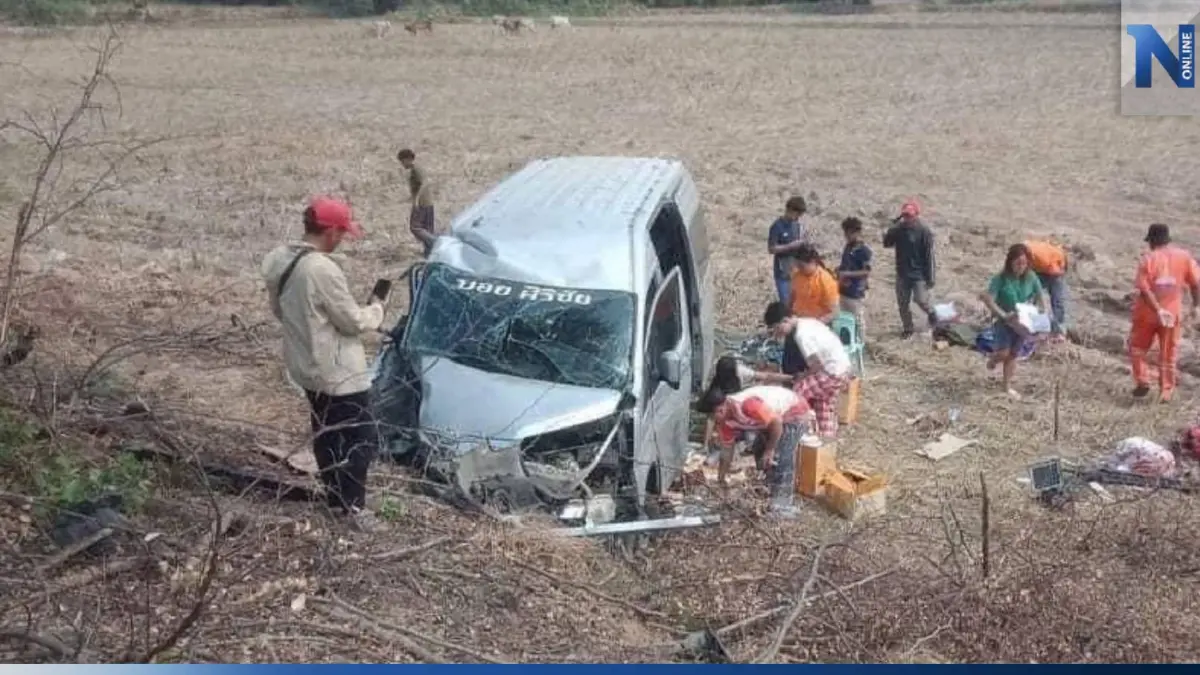 รถตู้หมอลำใจเกินร้อย บอย ศิริชัย เกิดอุบัติเหตุชนต้นไม้ เสียหลักลงทุ่งนา เจ็บ 3 รถตู้หมอลำใจเกินร้อย บอย ศิริชัย เกิดอุบัติเหตุชนต้นไม้ เสียหลักลงทุ่งนา เจ็บ 3