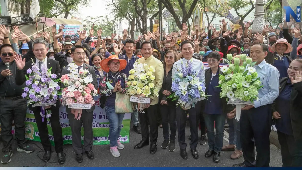 "พีระพันธุ์" ตัวแทนนายกฯ รับกระเช้าดอกไม้ขอบคุณ เครือข่ายสหพันธ์เกษตรฯ "พีระพันธุ์" ตัวแทนนายกฯ รับกระเช้าดอกไม้ขอบคุณ เครือข่ายสหพันธ์เกษตรฯ