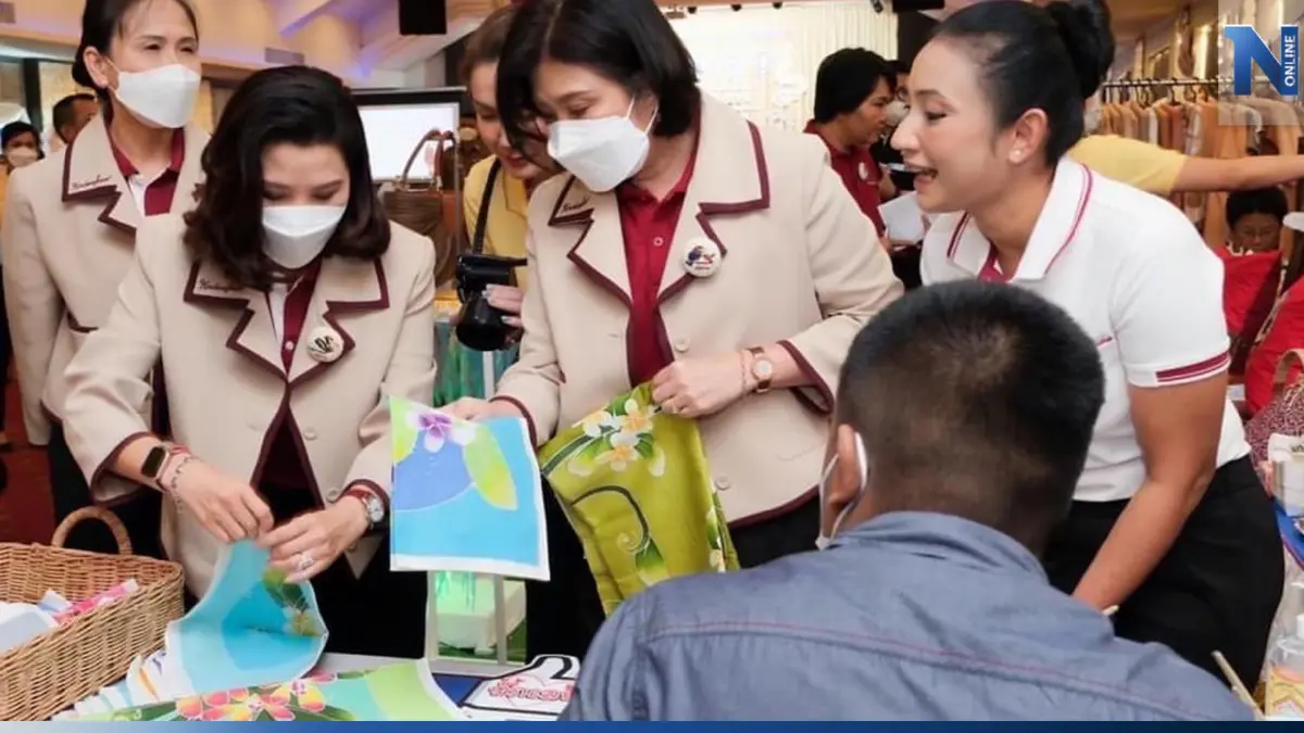 แม่บ้านตำรวจ เปิด 9 บูธโชว์สินค้าดาวเด่นภูธรใต้ แม่บ้านตำรวจ เปิด 9 บูธโชว์สินค้าดาวเด่นภูธรใต้