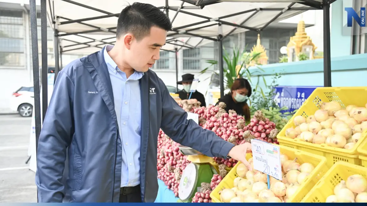 "กรมการค้าภายใน" นำผู้ประกอบเข้ารับซื้อ "หอมหัวใหญ่" อ.พร้าว ในราคานำตลาด