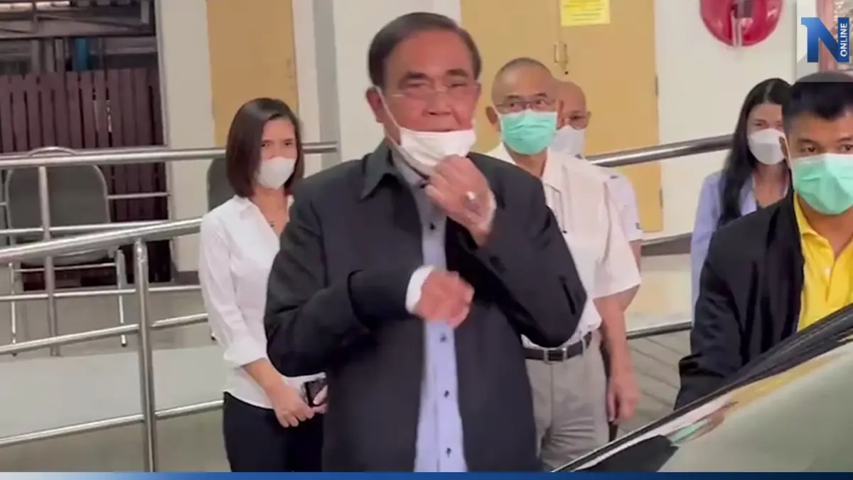 นายกฯ กลับบ้านแล้ว เผย อาการดีขึ้น บอก พรุ่งนี้เจอกัน ครม. นายกฯ กลับบ้านแล้ว เผย อาการดีขึ้น บอก พรุ่งนี้เจอกัน ครม.