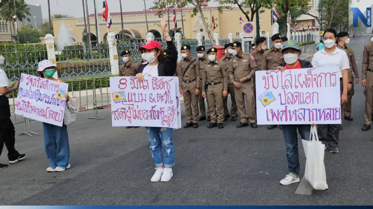 ม็อบสตรีสากลบุกทำเนียบรัฐบาล เรียกร้องสวัสดิการเพื่อผู้หญิง