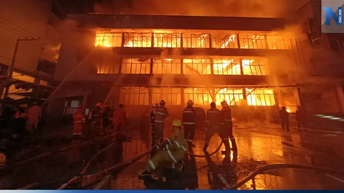 ไฟไหม้ตึก บก.น.5 ทั้งหลังช่วงเช้ามืด เร่งตรวจสอบเอกสารคดีดังถูกเผาหรือไม่