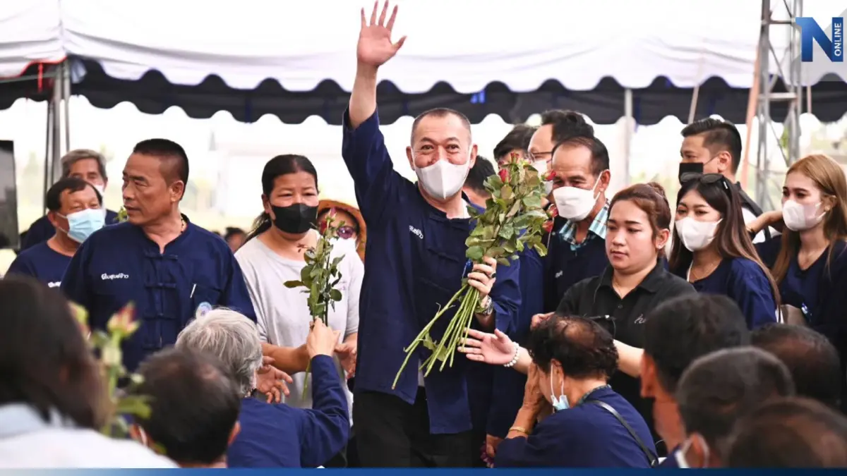 "เฉลิมชัย" ลงพื้นที่บางเลน ถ่ายทอดเทคโนโลยีลดต้นทุนการผลิตข้าว ให้เกษตรกร
