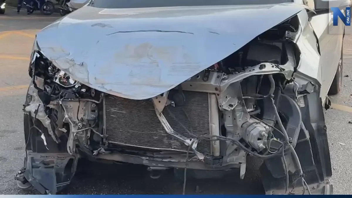 ชนสนั่นกลางแยกวัดใจ เก๋ง-กระบะ 3 คัน บาดเจ็บนับ 10 ราย ชนสนั่นกลางแยกวัดใจ เก๋ง-กระบะ 3 คัน บาดเจ็บนับ 10 ราย
