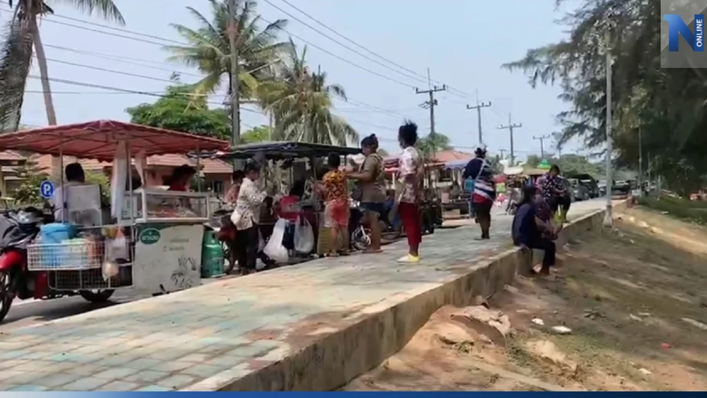 แม่ค้าหาดแม่รำพึง วอนฟังความ 2 ข้าง ศึกร้านส้มตำปะทะเตียงผ้าใบหาด แม่ค้าหาดแม่รำพึง วอนฟังความ 2 ข้าง ศึกร้านส้มตำปะทะเตียงผ้าใบหาด