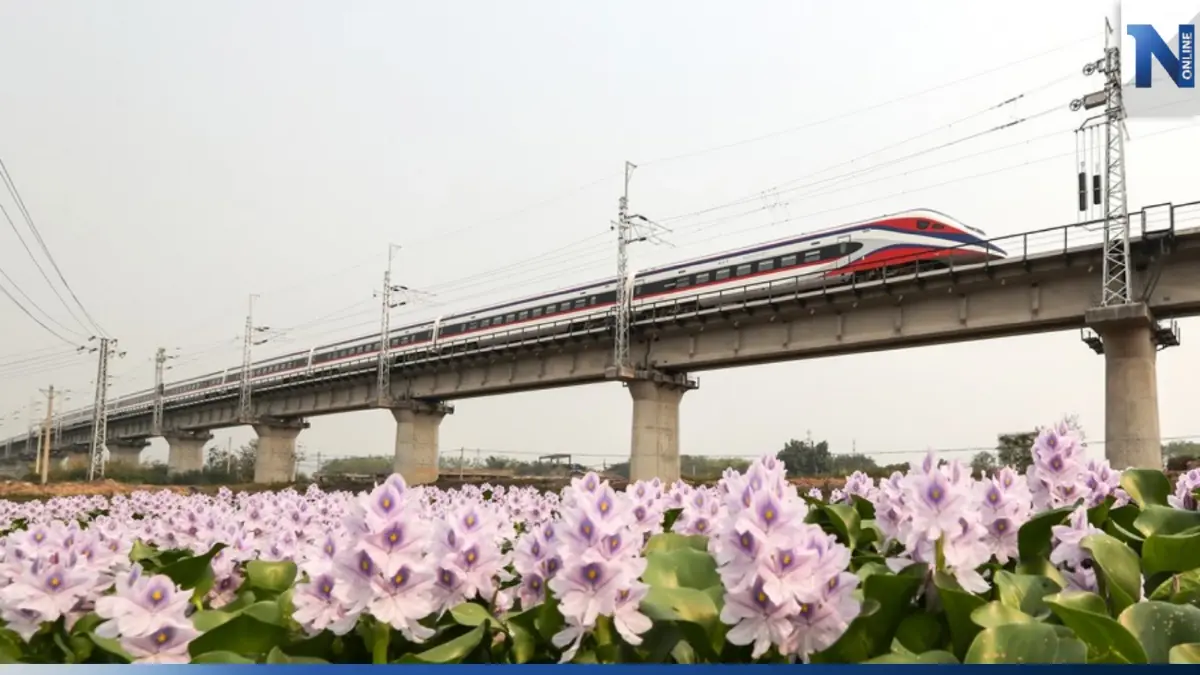รถไฟโดยสารความเร็วสูงเชื่อมลาวกับจีน  ให้บริการข้ามประเทศเป็นครั้งแรก