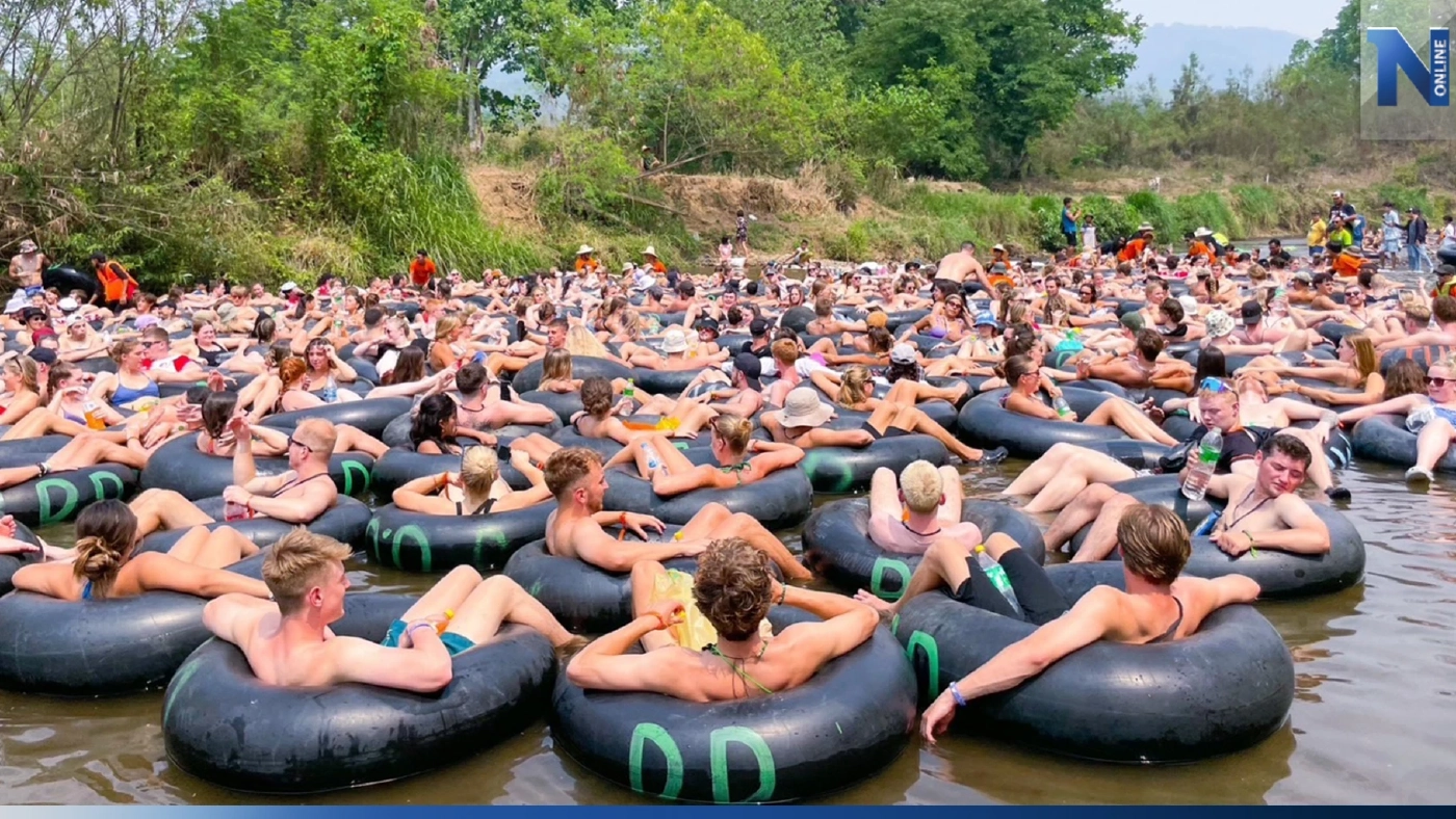 เปิดภาพ นักท่องเที่ยวหนีร้อน ล่องแพห่วงยางแม่น้ำปาย สุดคึกคัก (คลิป)