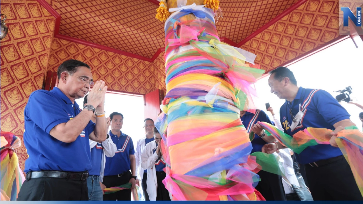 "บิ๊กตู่" ลุยเมืองสองแคว สักการะ "พระพุทธชินราช" ถวายดาบคู่พระนเรศวรฯ