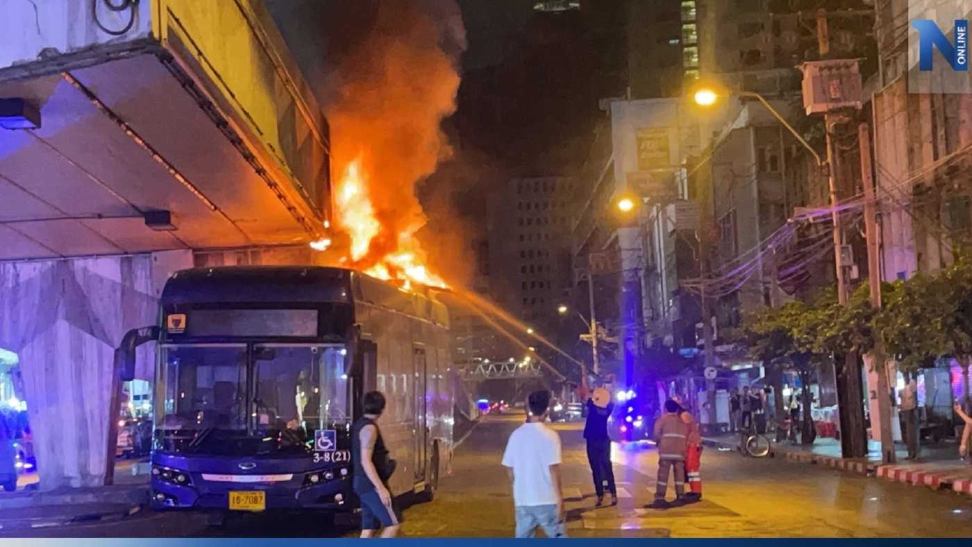 ระทึกกลางดึก! รถเมล์ EV ไฟลุกท่วม หลังชนตอม่อสะพานลอยแยกประตูน้ำ ระทึกกลางดึก! รถเมล์ EV ไฟลุกท่วม หลังชนตอม่อสะพานลอยแยกประตูน้ำ