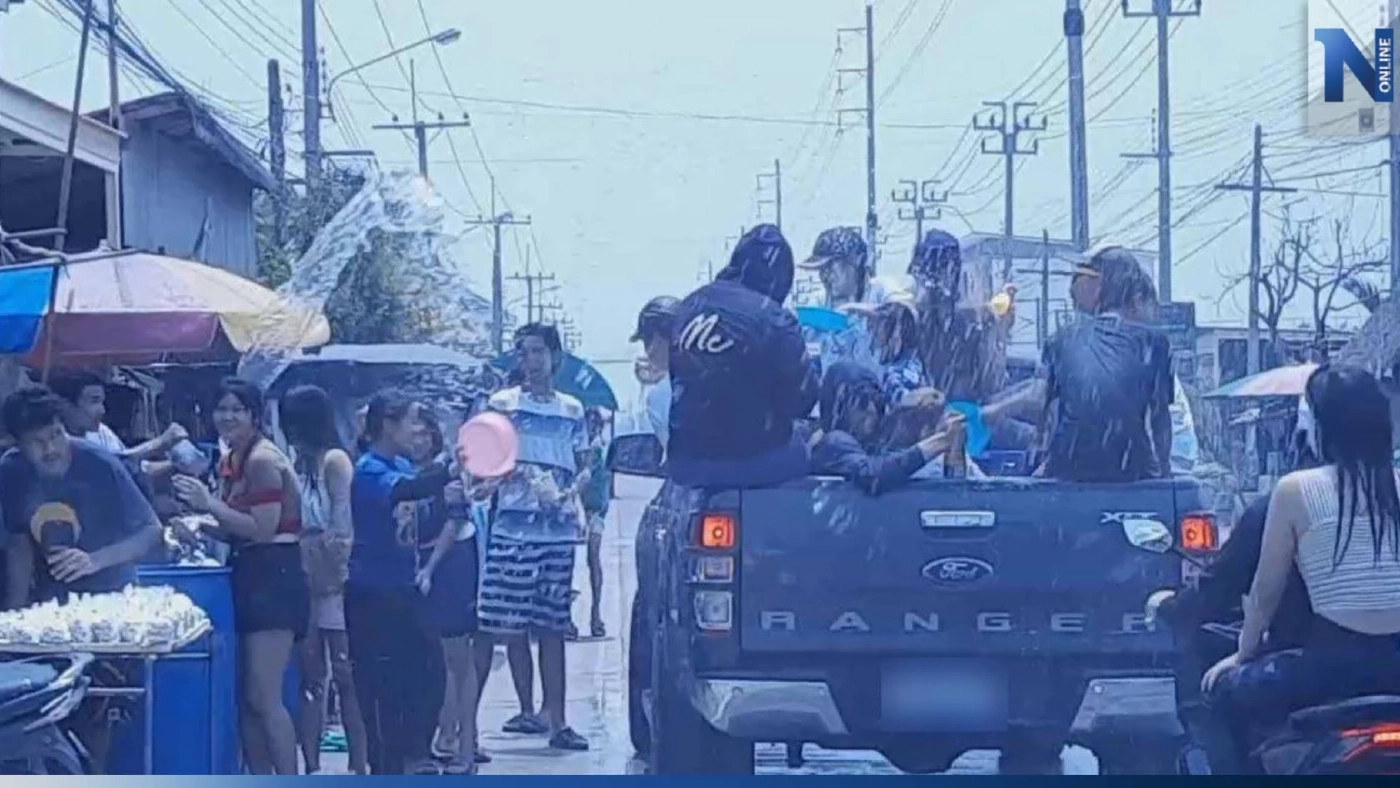 เริ่มแล้ว สงกรานต์พระสมุทรเจดีย์ ปชช.เล่นน้ำคลายร้อนสุดคึกคัก