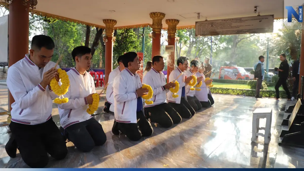 ว่าที่ผู้สมัครส.ส.กำแพงเพชร 3 พรรคการเมืองใหญ่ แห่ขอพรศาลหลักเมือง ว่าที่ผู้สมัครส.ส.กำแพงเพชร 3 พรรคการเมืองใหญ่ แห่ขอพรศาลหลักเมือง
