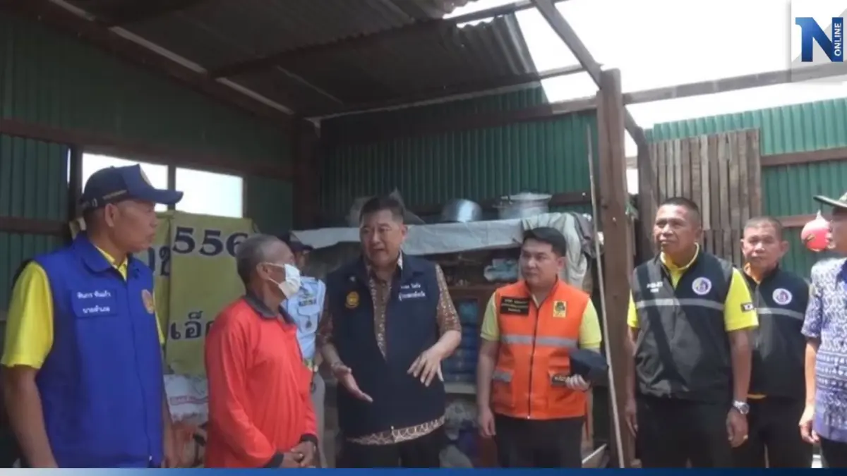 ผู้ว่าฯ ร้อยเอ็ด นำทีมมอบถุงยังชีพ ช่วยเหลือผู้ประสบเหตุวาตภัย