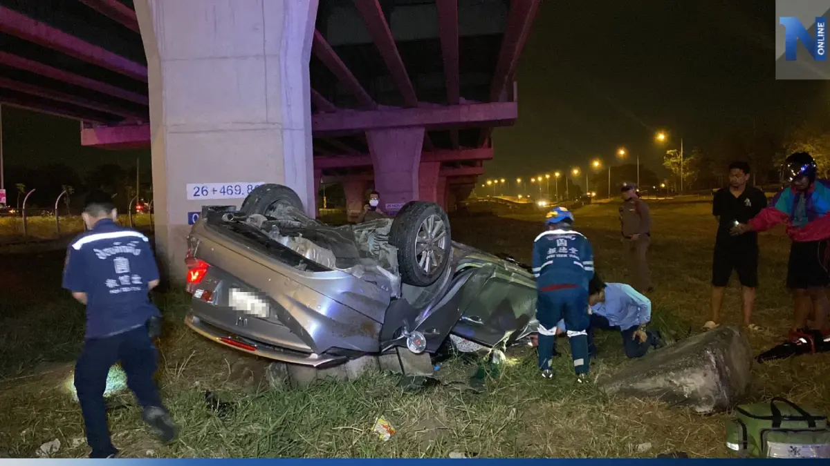 สยอง! สาวซิ่งเก๋งวิ่งย้อนศรบนทางด่วน เกือบ 3 กม. ก่อนชนแบริเออร์ร่วงลงมาดับ