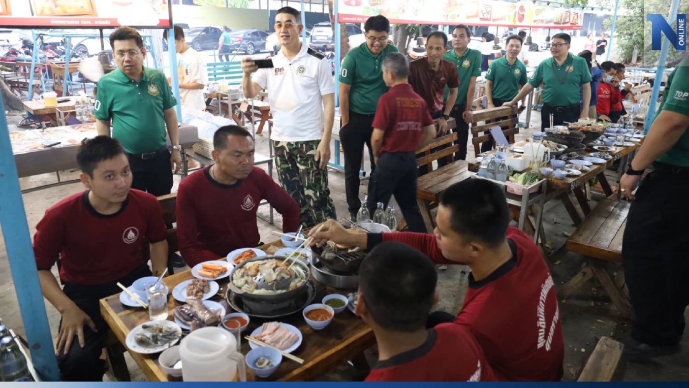 น่ารัก! เลี้ยงหมูกระทะ จนท.ดับไฟป่า หลังทำงานอย่างหนักตลอด3 เดือน