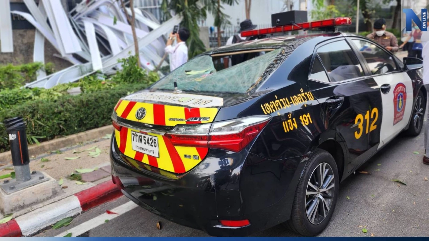 ระทึก! ก่อน "บิ๊กตู่" หาเสียงสวนลุมฯ แผ่นเมทัลชีทร่วง คนเจ็บ 4 ราย รถ 191 พังยับ