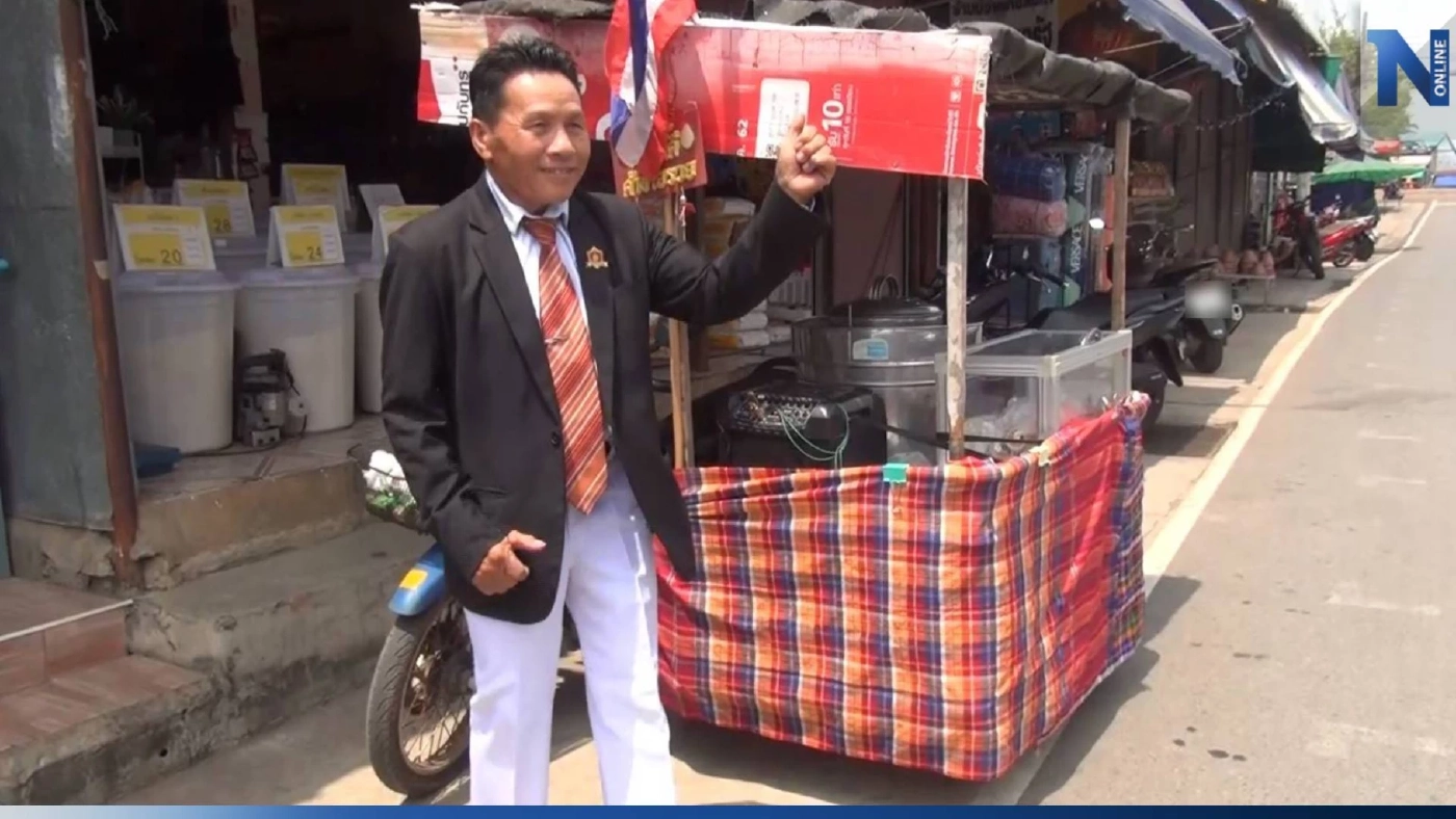 ฮือฮา! พ่อค้าไอติมวัย 70 ใส่สูทผูกไท-โชว์ลีลาฟ้อนรำ ขายดีเกลี้ยงถังทุกวัน