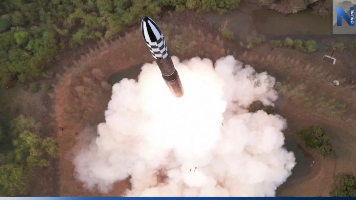 เกาหลีเหนืออวดขีปนาวุธ ICBM รุ่นใหม่ เกาหลีใต้ลั่นปลดนิวเคลียร์ฝ่ายเหนือ