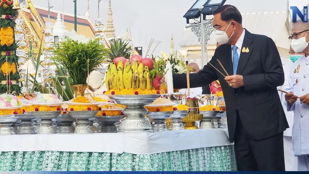 "ประยุทธ์" สีหน้าบึ้งตึง ! นำคณะทำบุญบวงสรวงพระหลักเมืองครบรอบ 241 ปี "ประยุทธ์" สีหน้าบึ้งตึง ! นำคณะทำบุญบวงสรวงพระหลักเมืองครบรอบ 241 ปี