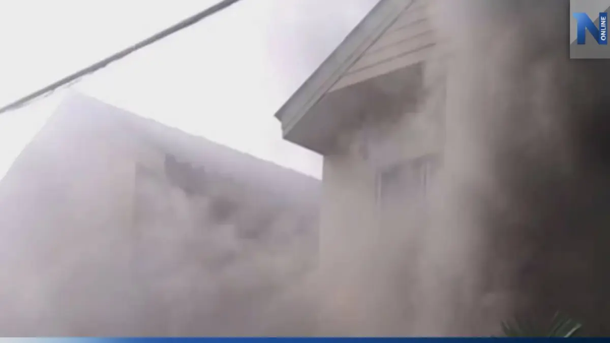 ไฟไหม้บ้าน เด็ก 8 ขวบติดอยู่ด้านใน รอดตายหวุดหวิด หลังพลเมืองดีเข้าช่วยไว้ทัน