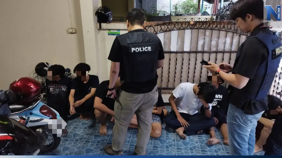 บุกรวบยกแก๊งช่างกล สถาบันดัง ต้องสงสัยยิงนร.คู่อริดับ พร้อมอาวุธเพียบ บุกรวบยกแก๊งช่างกล สถาบันดัง ต้องสงสัยยิงนร.คู่อริดับ พร้อมอาวุธเพียบ