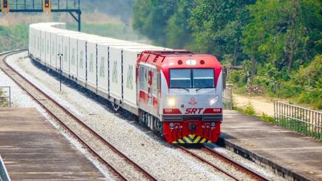 ฉลุย! รถไฟขบวนประวัติศาสตร์จากไทยขนทุเรียน 25 ตู้ ผ่านฉลุยด่านโม่หานในจีนด้วยเวลาอันรวดเร็วกว่าที่กำหนด ฉลุย! รถไฟขบวนประวัติศาสตร์จากไทยขนทุเรียน 25 ตู้ ผ่านฉลุยด่านโม่หานในจีนด้วยเวลาอันรวดเร็วกว่าที่กำหนด